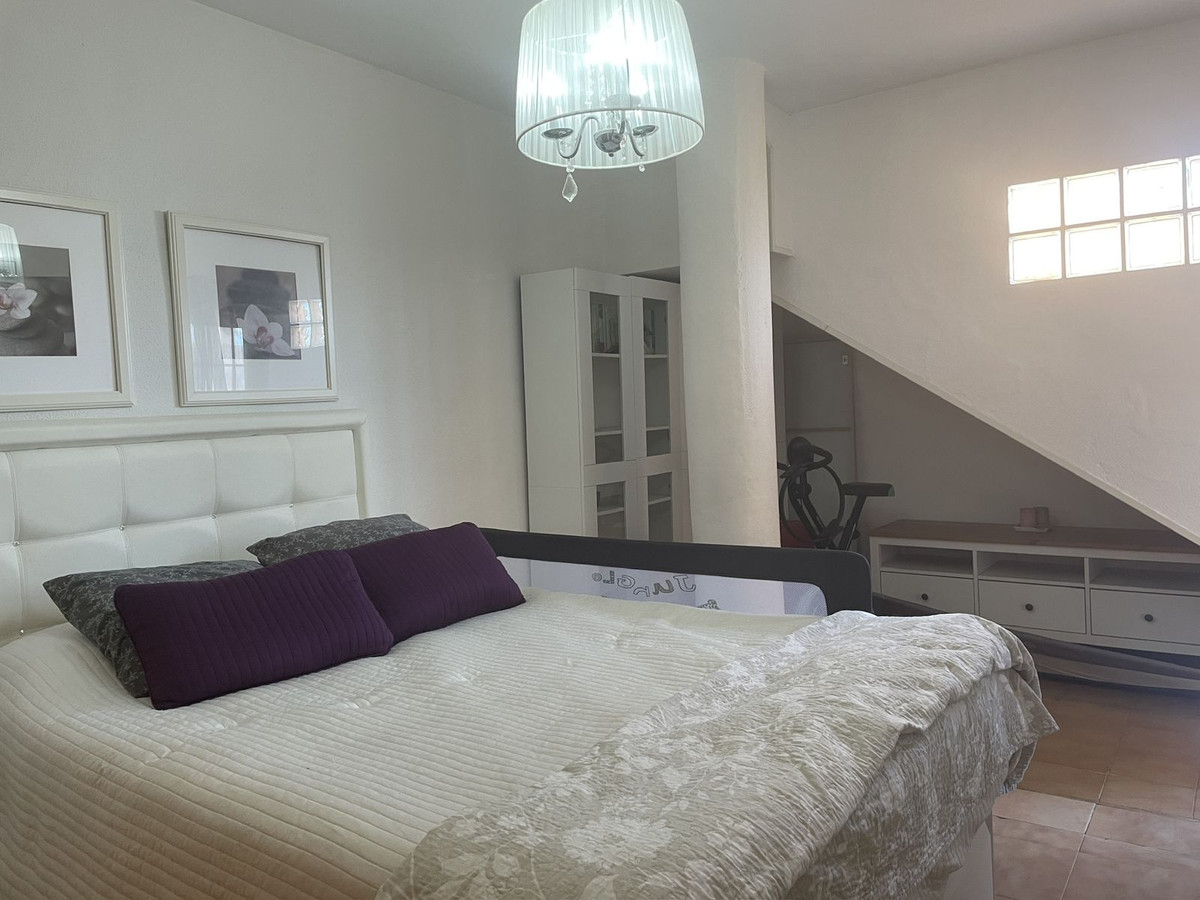 3 Bedroom Apartment for Sale in Estepona — 6