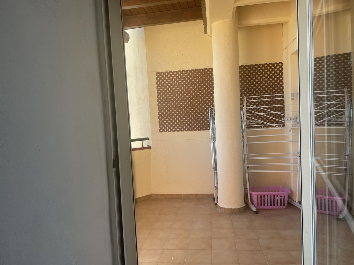 3 Bedroom Apartment for Sale in Estepona — 8