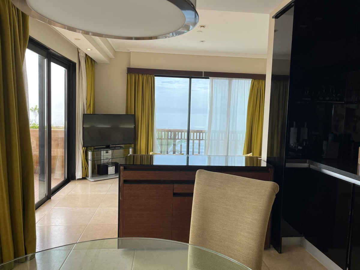 3 Bedroom Apartment for Sale in Puerto Banús — 3