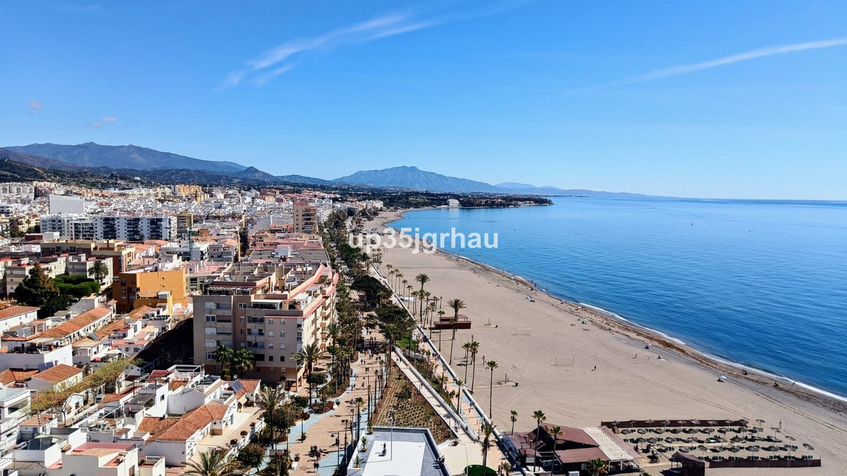 5 Bedroom Villa for Sale in Estepona