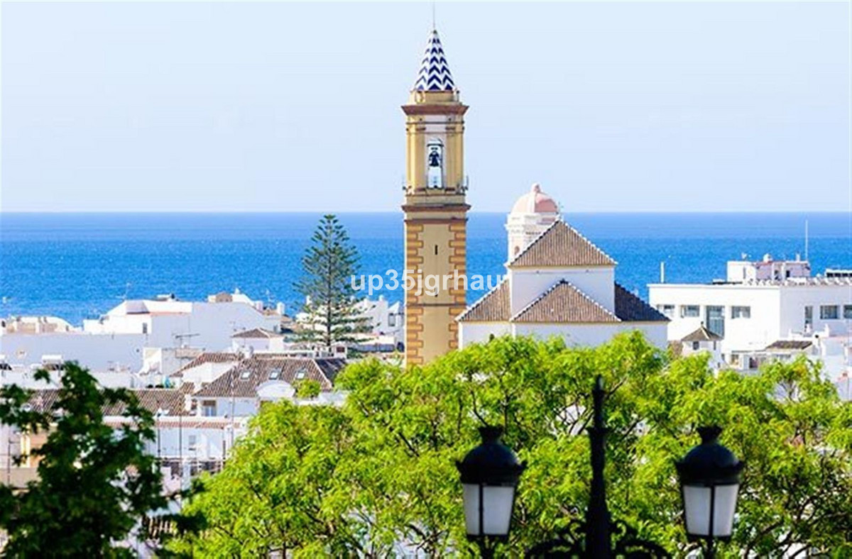 5 Bedroom Villa for Sale in Estepona — 2