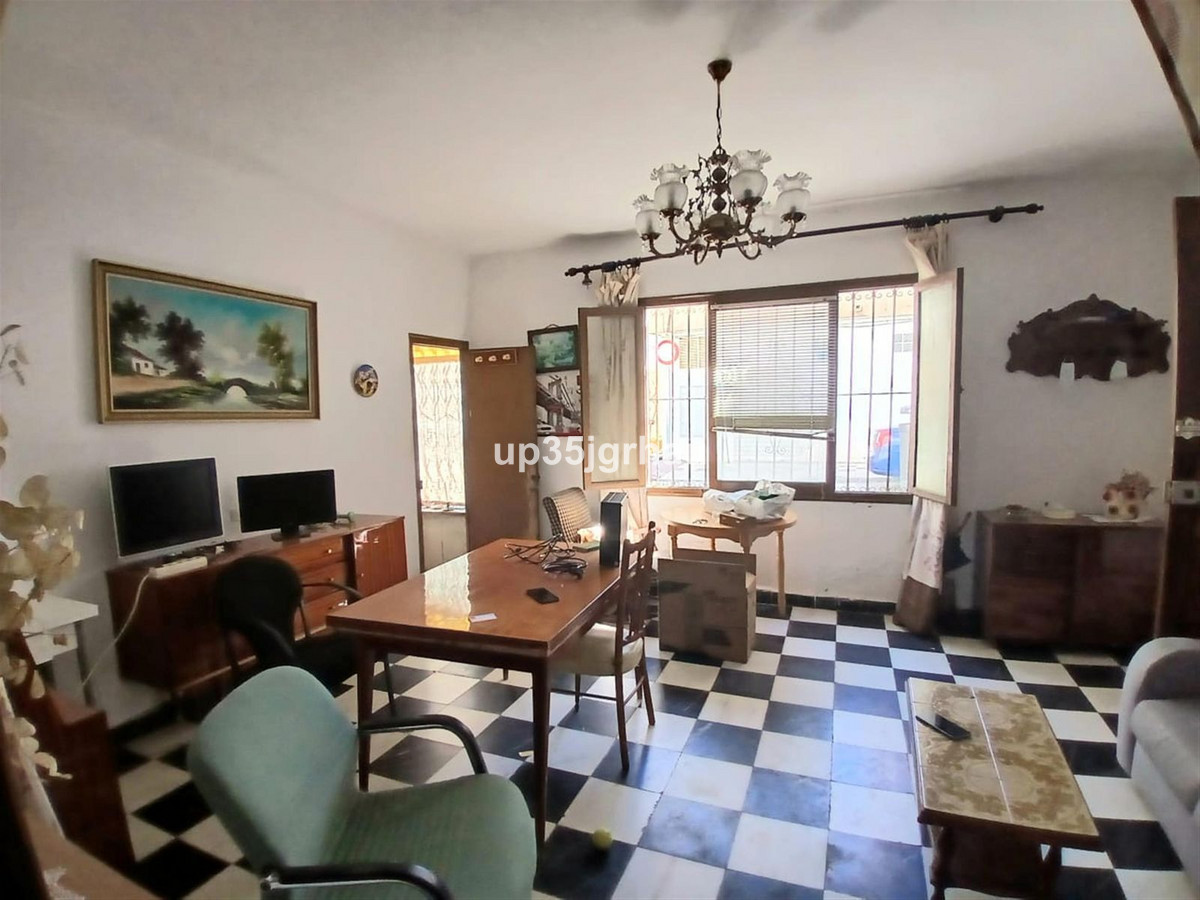 5 Bedroom Villa for Sale in Estepona — 8