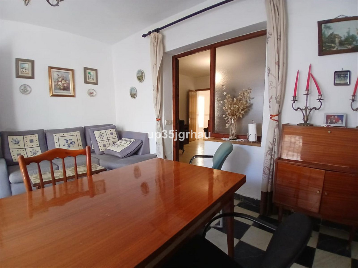 5 Bedroom Villa for Sale in Estepona — view 10