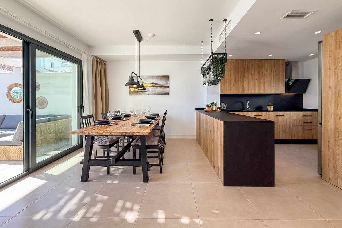 3 Bedroom Villa for Sale in El Paraiso — 2