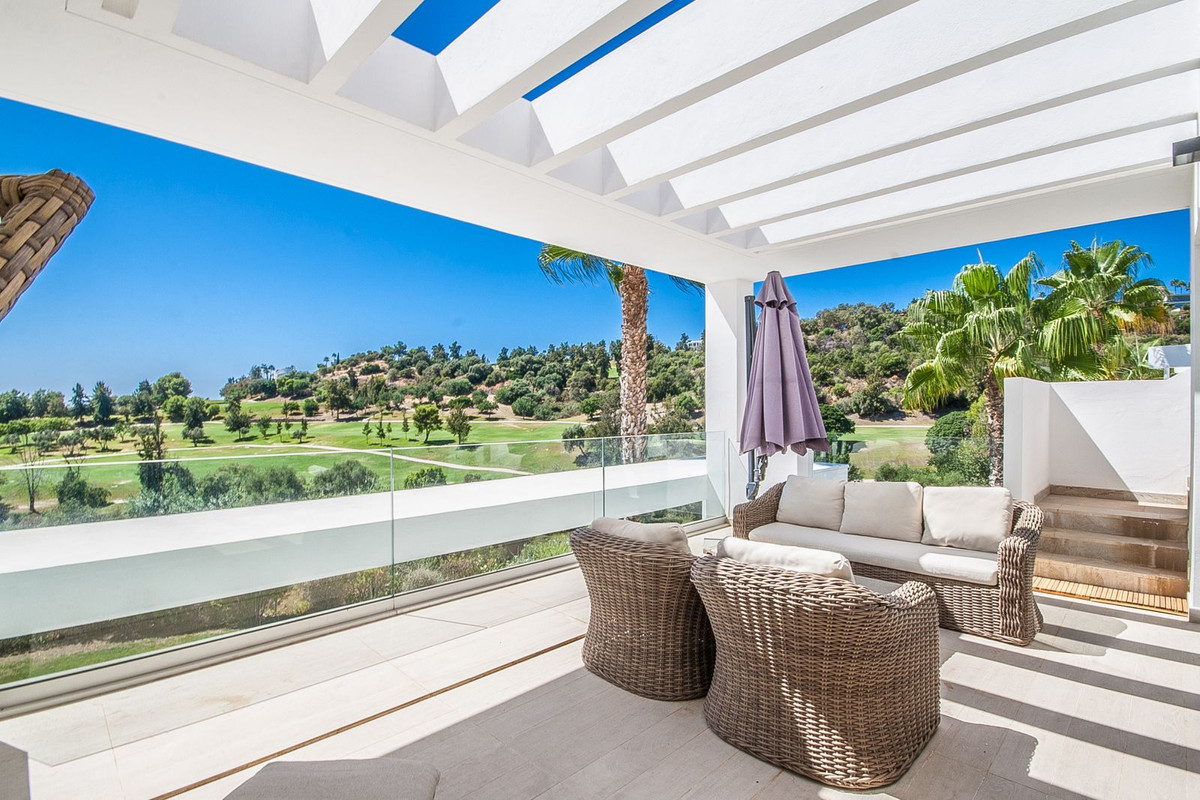 3 Bedroom Apartment for Sale in Benahavís