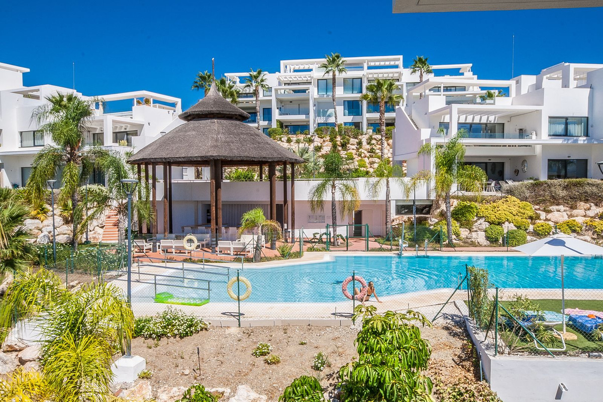 3 Bedroom Apartment for Sale in Benahavís — 2