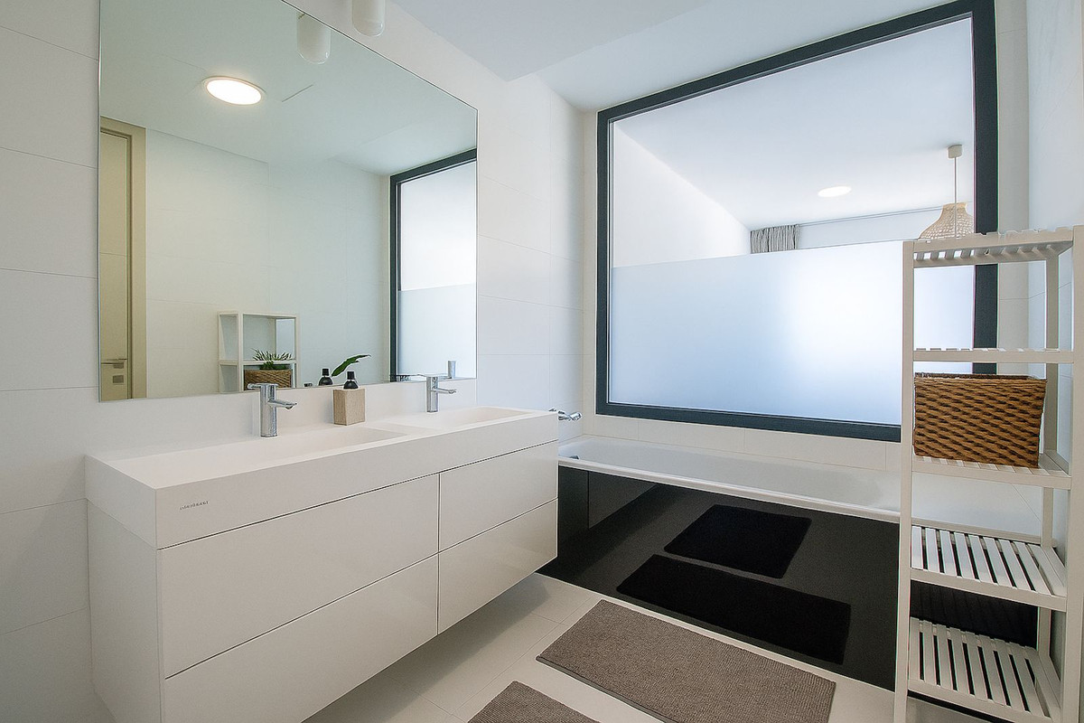 3 Bedroom Apartment for Sale in Benahavís — 6