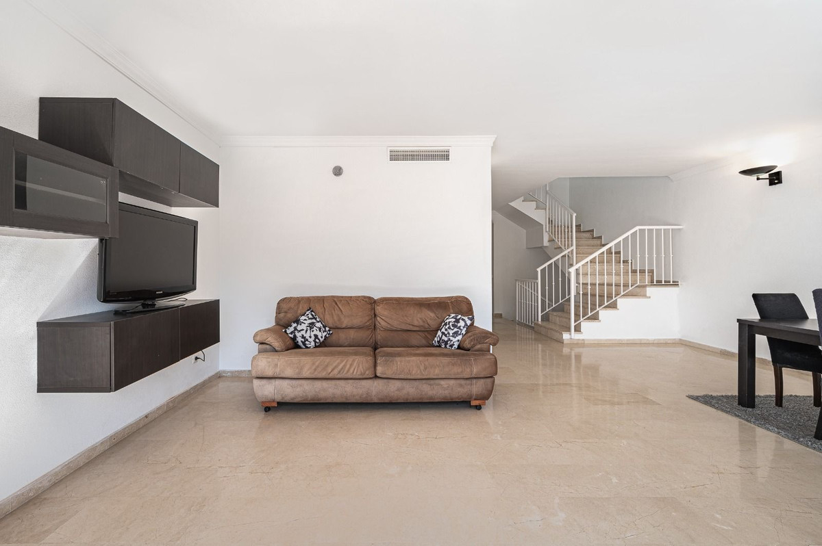 4 Bedroom Villa for Sale in Benahavís — 6