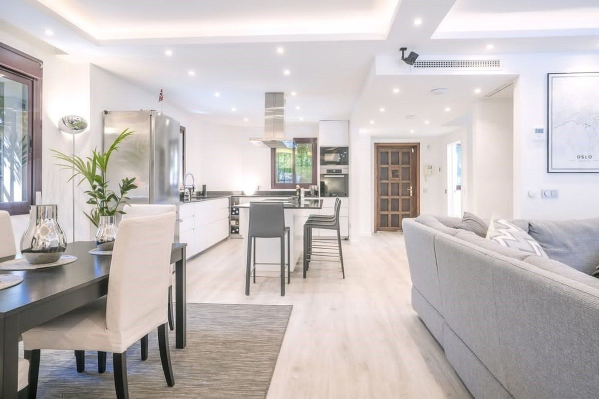 4 Bedroom Villa for Sale in The Golden Mile