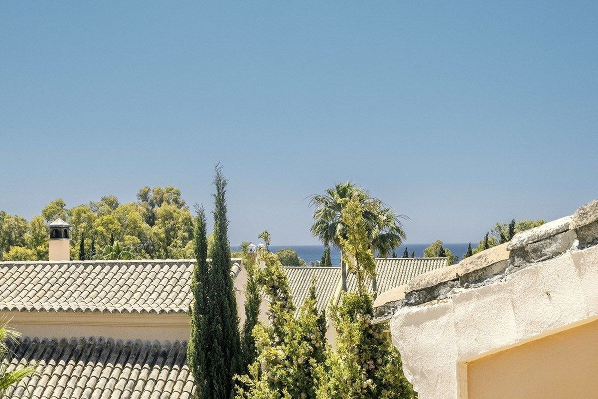 4 Bedroom Villa for Sale in The Golden Mile — 2