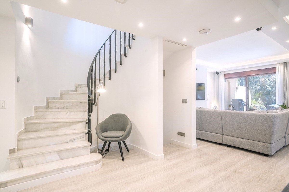 4 Bedroom Villa for Sale in The Golden Mile — 4