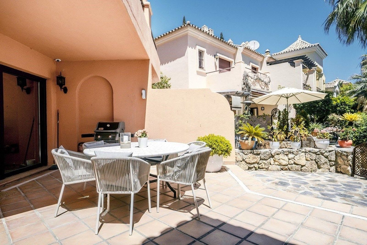 4 Bedroom Villa for Sale in The Golden Mile — 6
