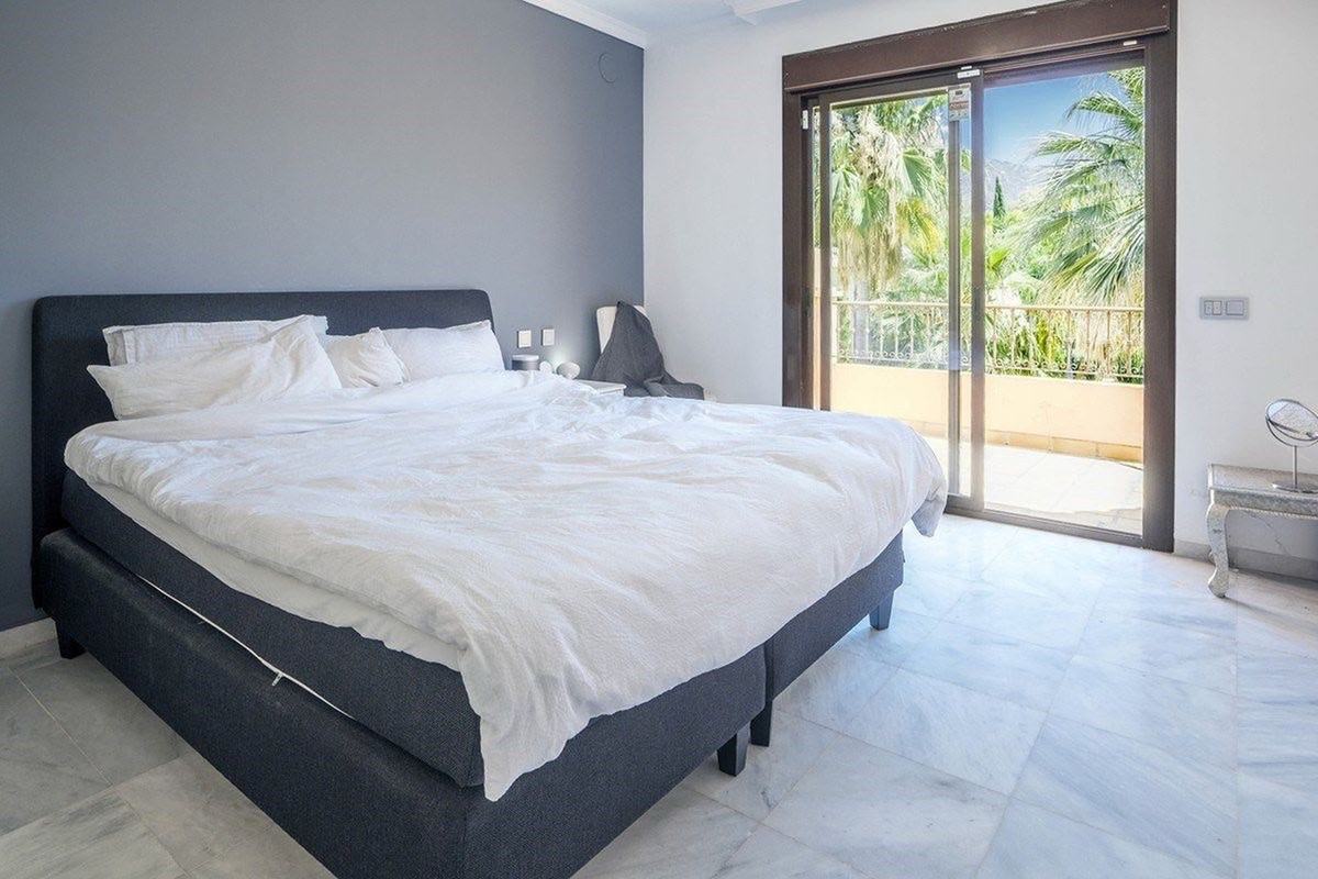 4 Bedroom Villa for Sale in The Golden Mile — 9