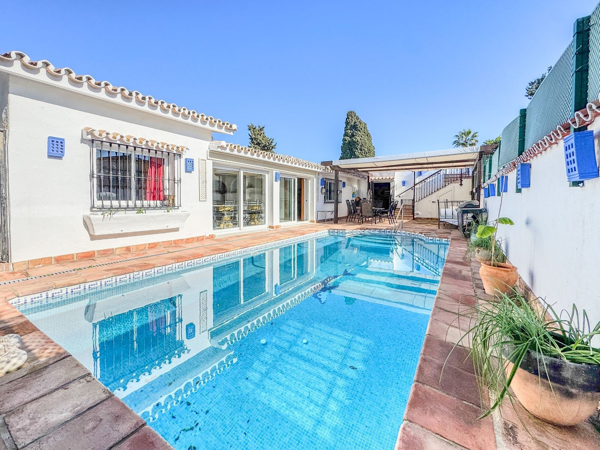 4 Bedroom Villa for Sale in Costalita
