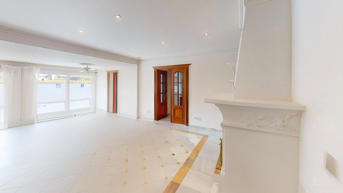 4 Bedroom Villa for Sale in Costalita — 4
