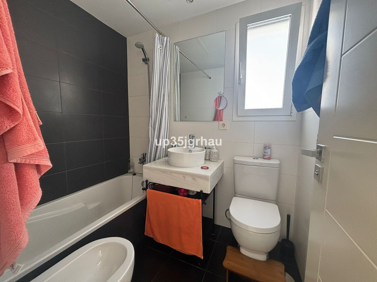 2 Bedroom Apartment for Sale in Estepona — view 10