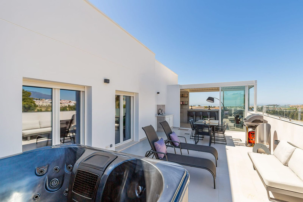 3 Bedroom Apartment for Sale in Nueva Andalucía — 2