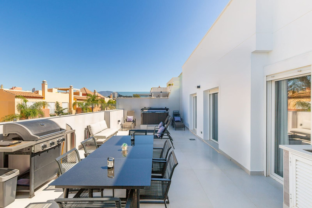 3 Bedroom Apartment for Sale in Nueva Andalucía — 3