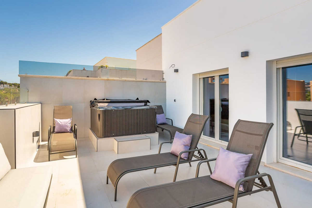 3 Bedroom Apartment for Sale in Nueva Andalucía — 6