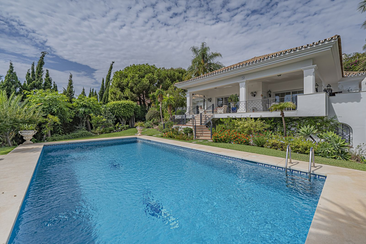 4 Bedroom Villa for Sale in El Paraiso