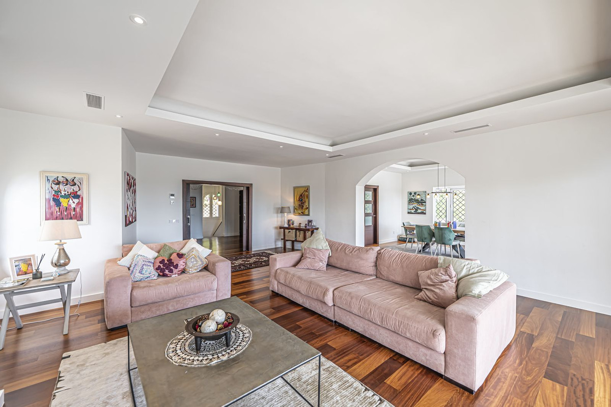 4 Bedroom Villa for Sale in El Paraiso — 5