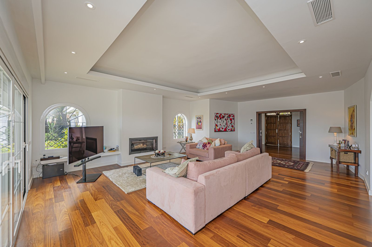 4 Bedroom Villa for Sale in El Paraiso — 7