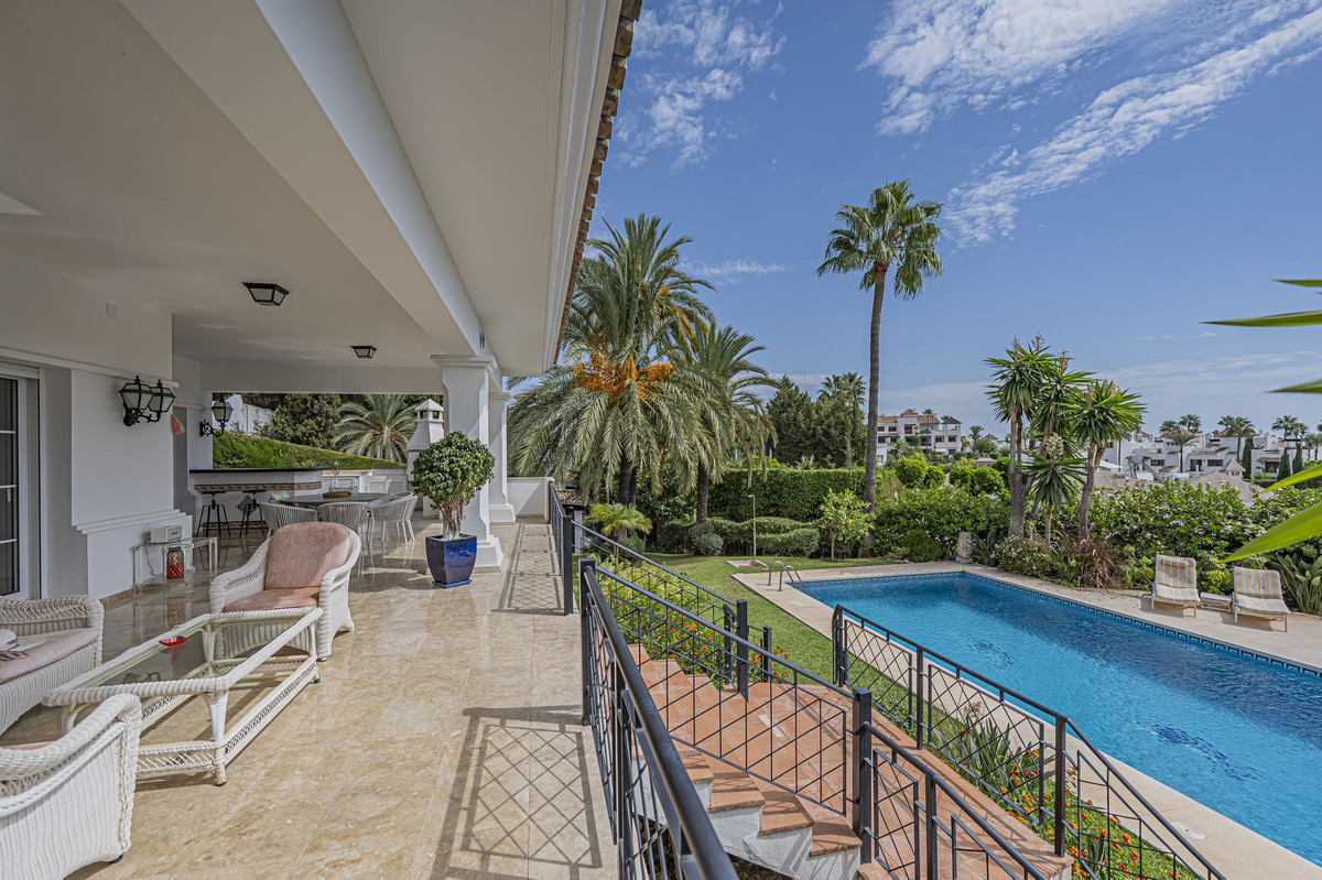 4 Bedroom Villa for Sale in El Paraiso — 8