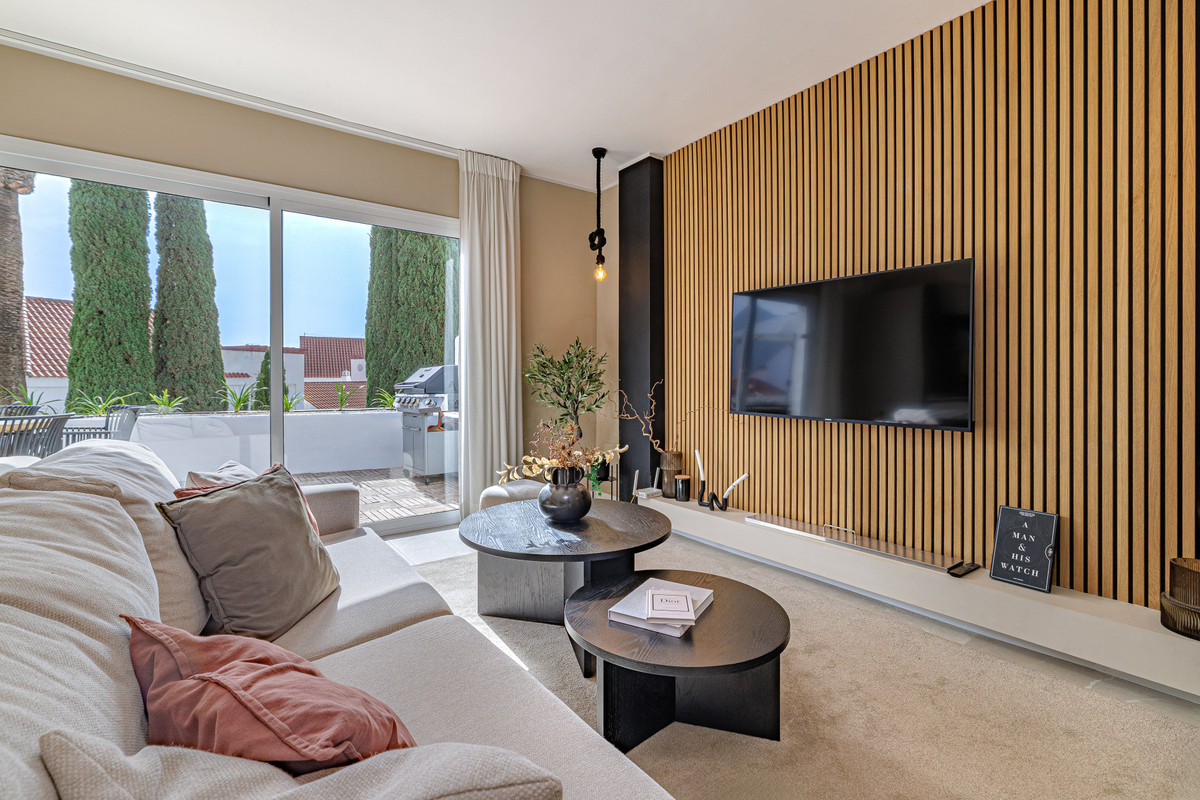 4 Bedroom Apartment for Sale in Nueva Andalucía — 2