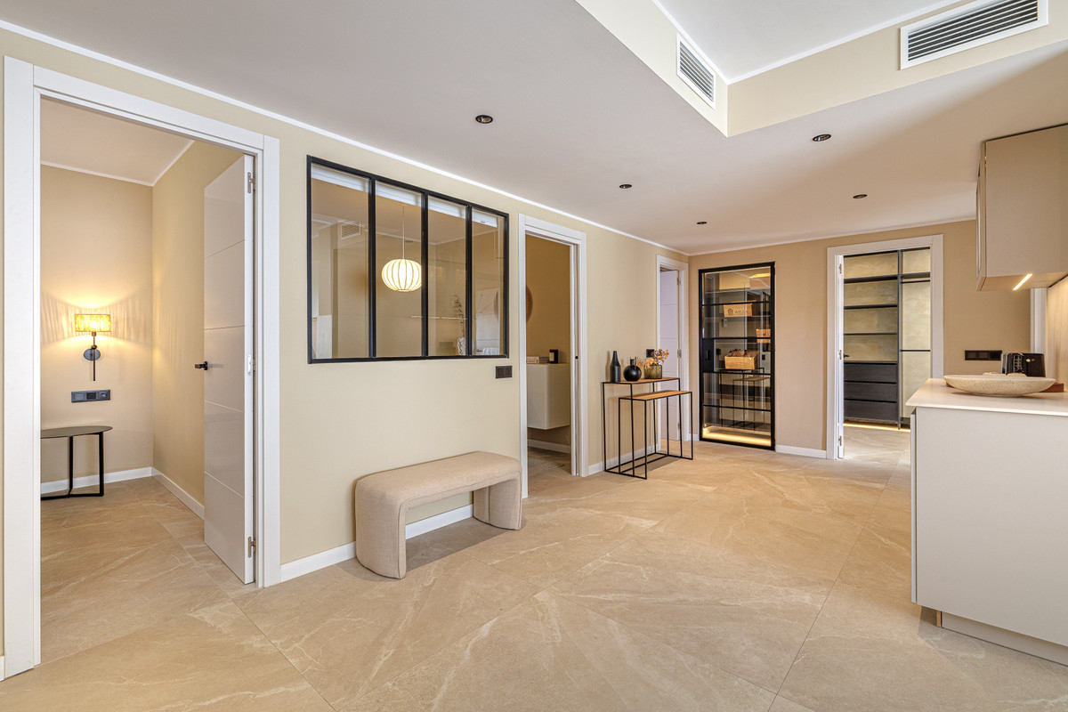 4 Bedroom Apartment for Sale in Nueva Andalucía — view 18
