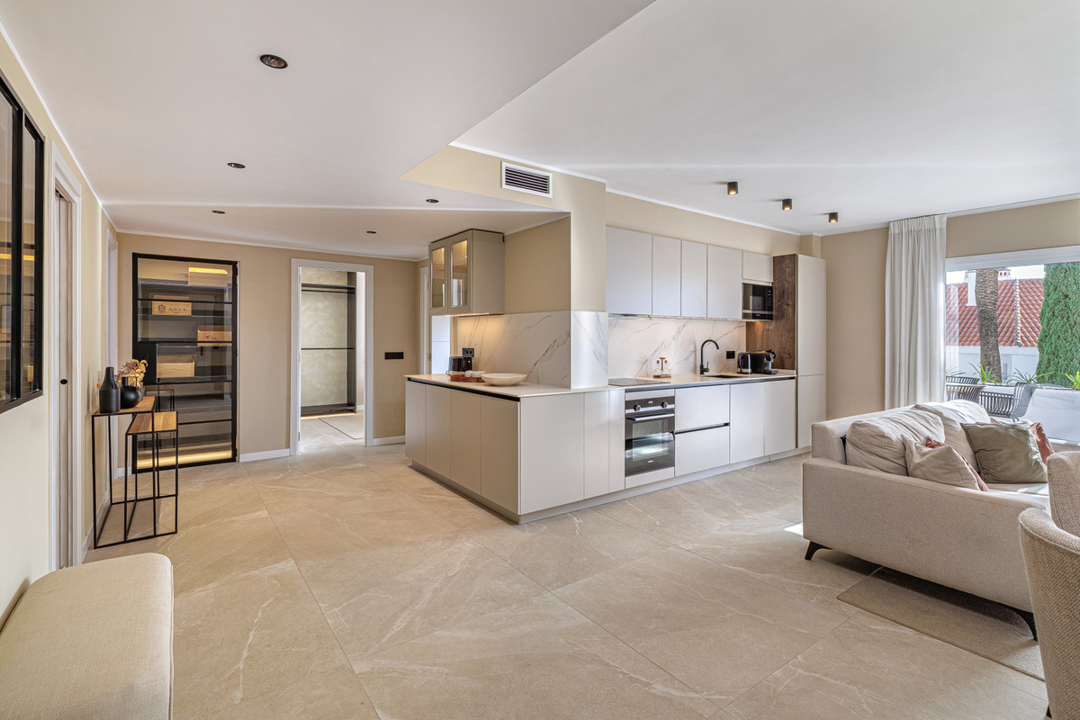 4 Bedroom Apartment for Sale in Nueva Andalucía — 3