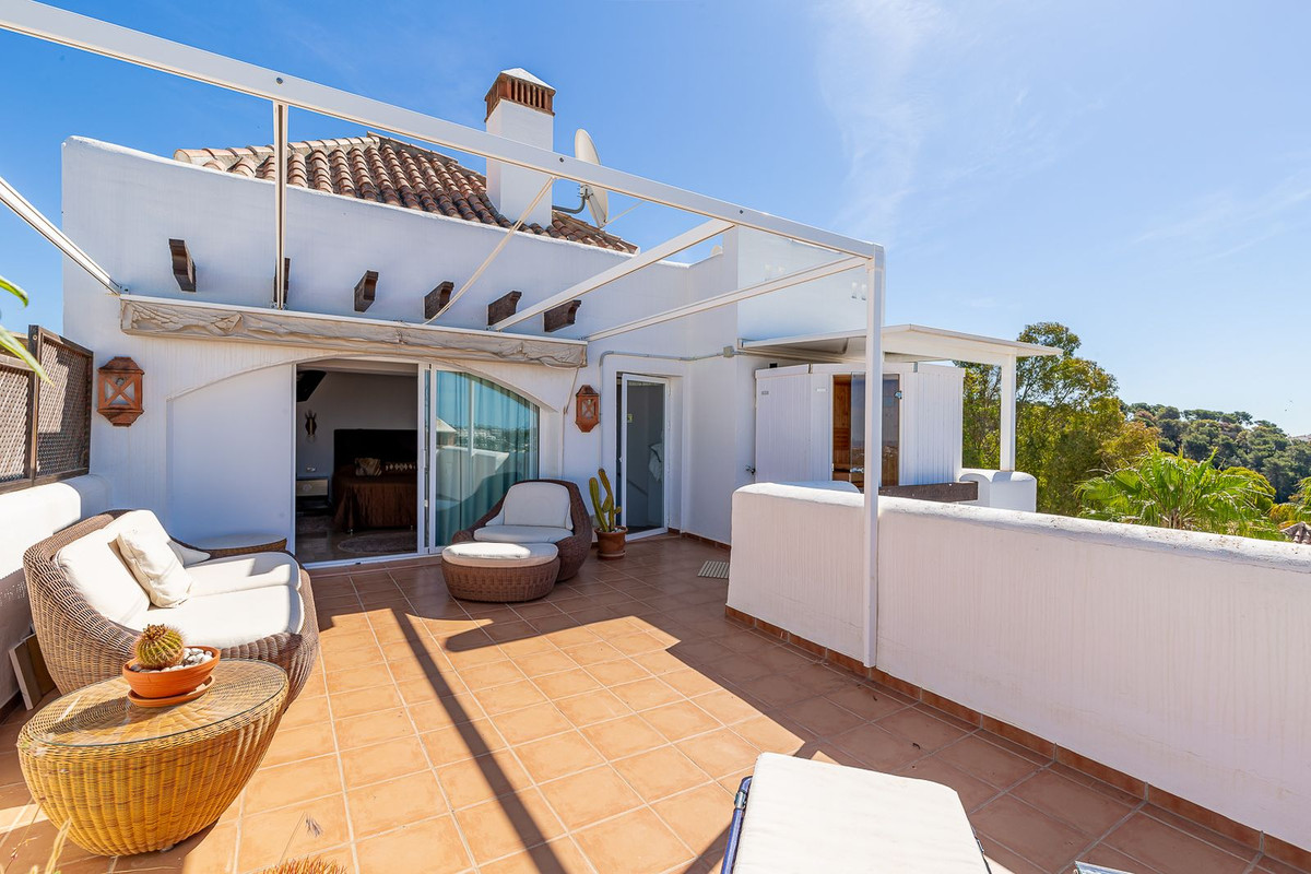 2 Bedroom Apartment for Sale in Nueva Andalucía — 2
