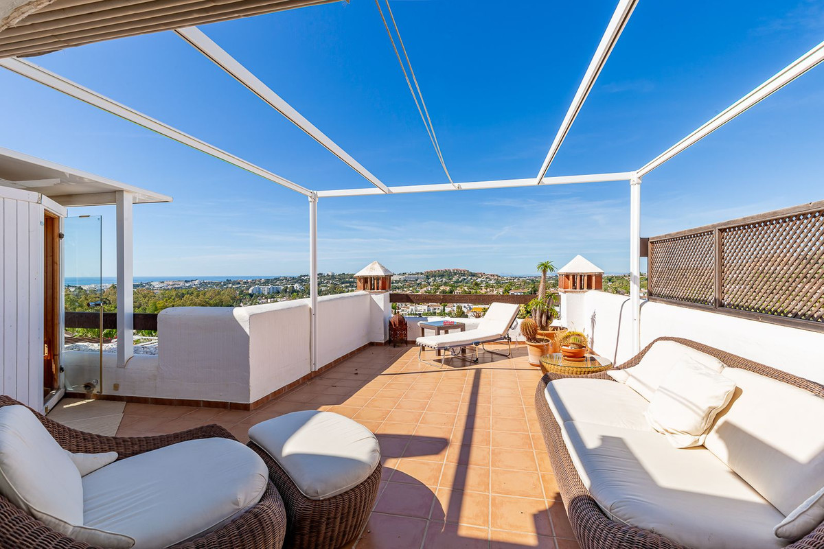 2 Bedroom Apartment for Sale in Nueva Andalucía — 3