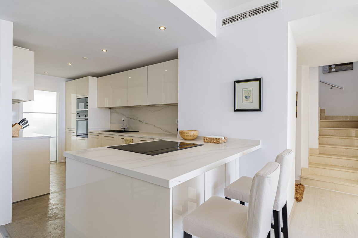 2 Bedroom Apartment for Sale in Nueva Andalucía — 6