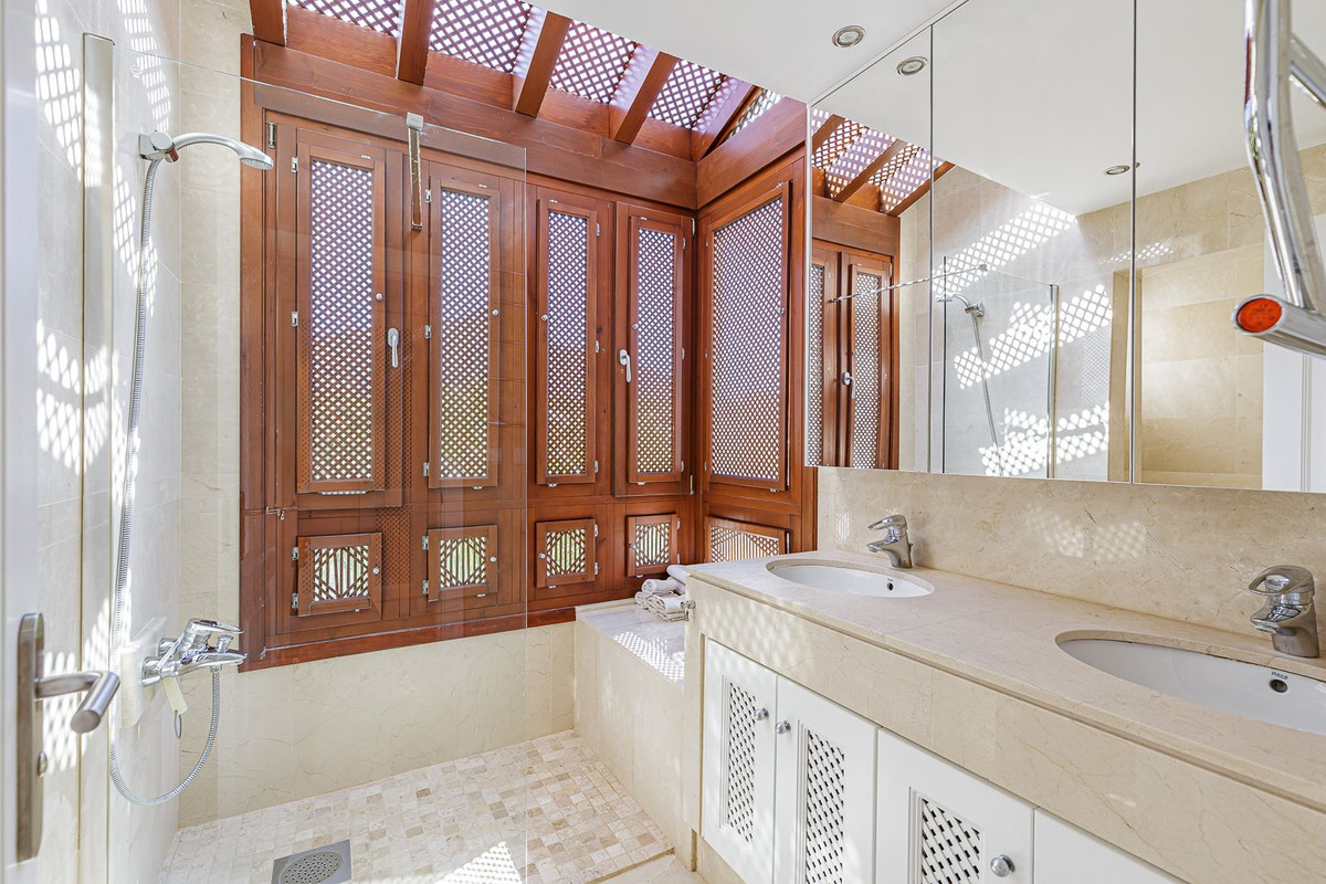 2 Bedroom Apartment for Sale in Nueva Andalucía — view 10