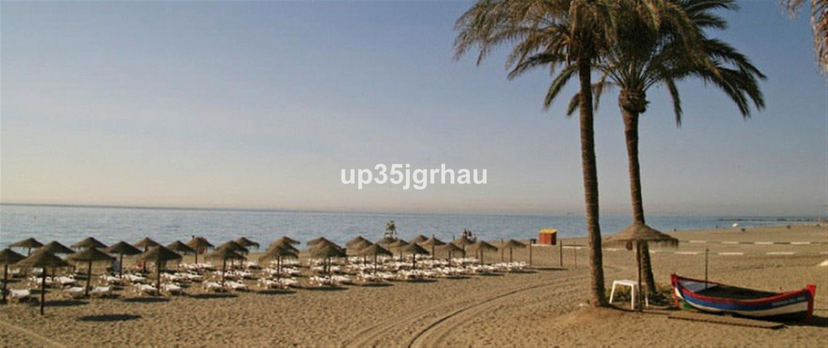 4 Bedroom Villa for Sale in Estepona — 2