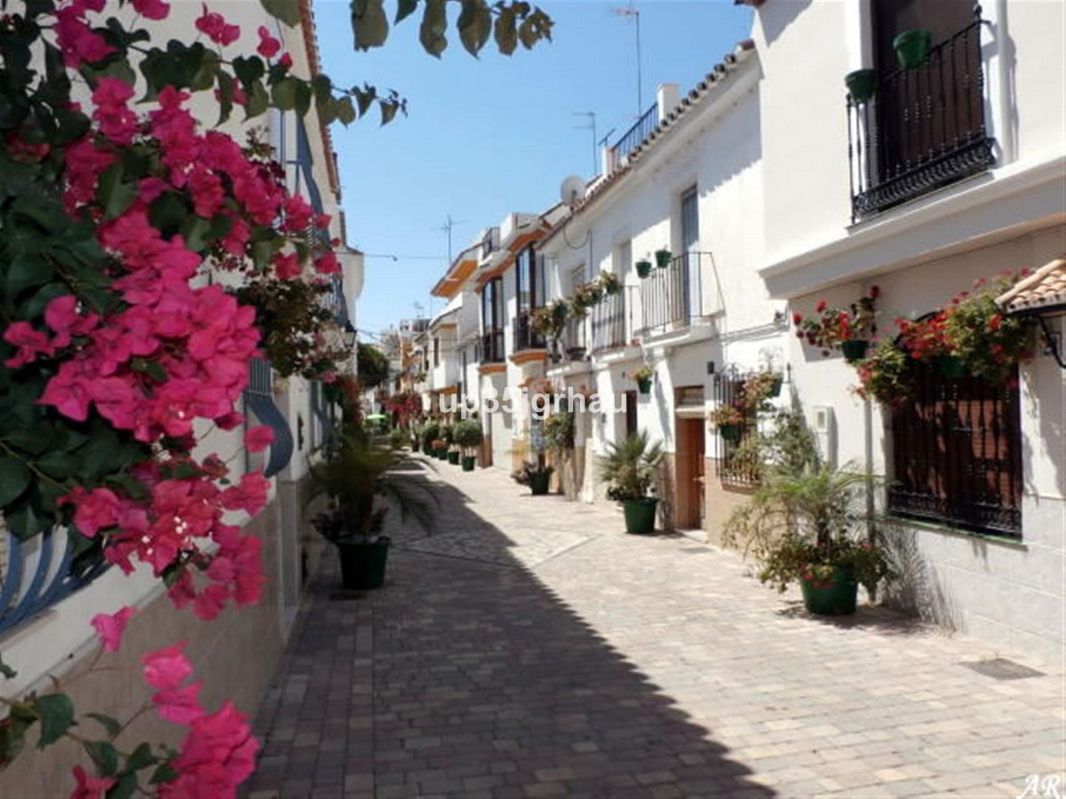 4 Bedroom Villa for Sale in Estepona — 6