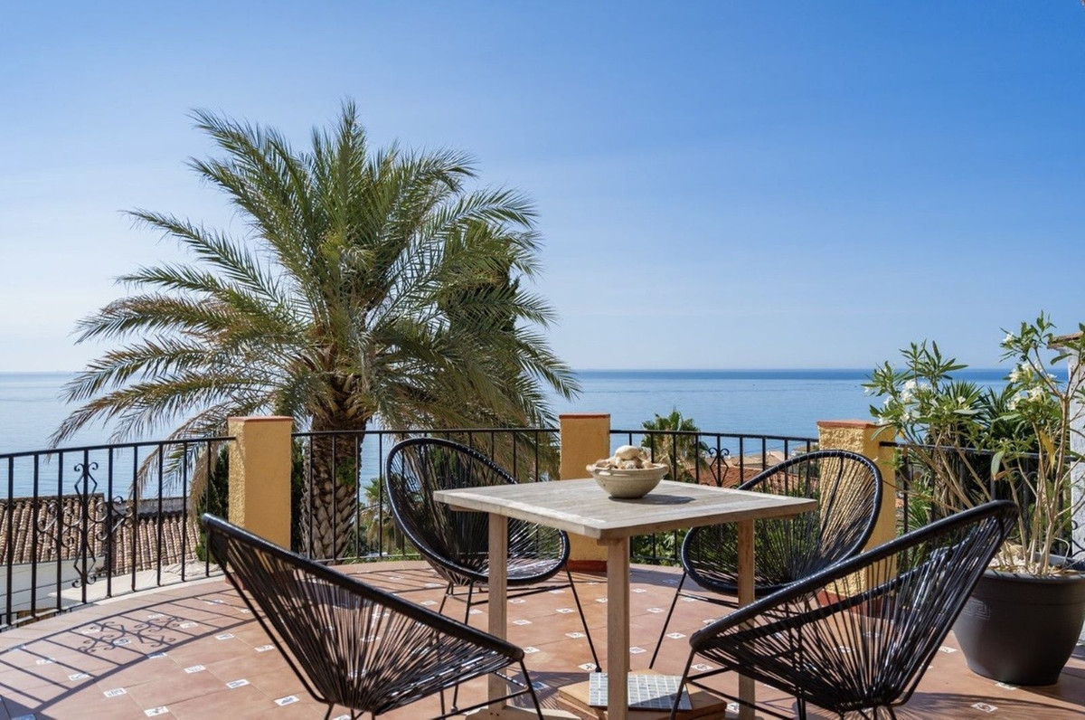 7 Bedroom Villa for Sale in Estepona — view 11