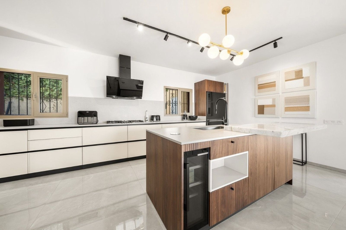 7 Bedroom Villa for Sale in Estepona — view 13