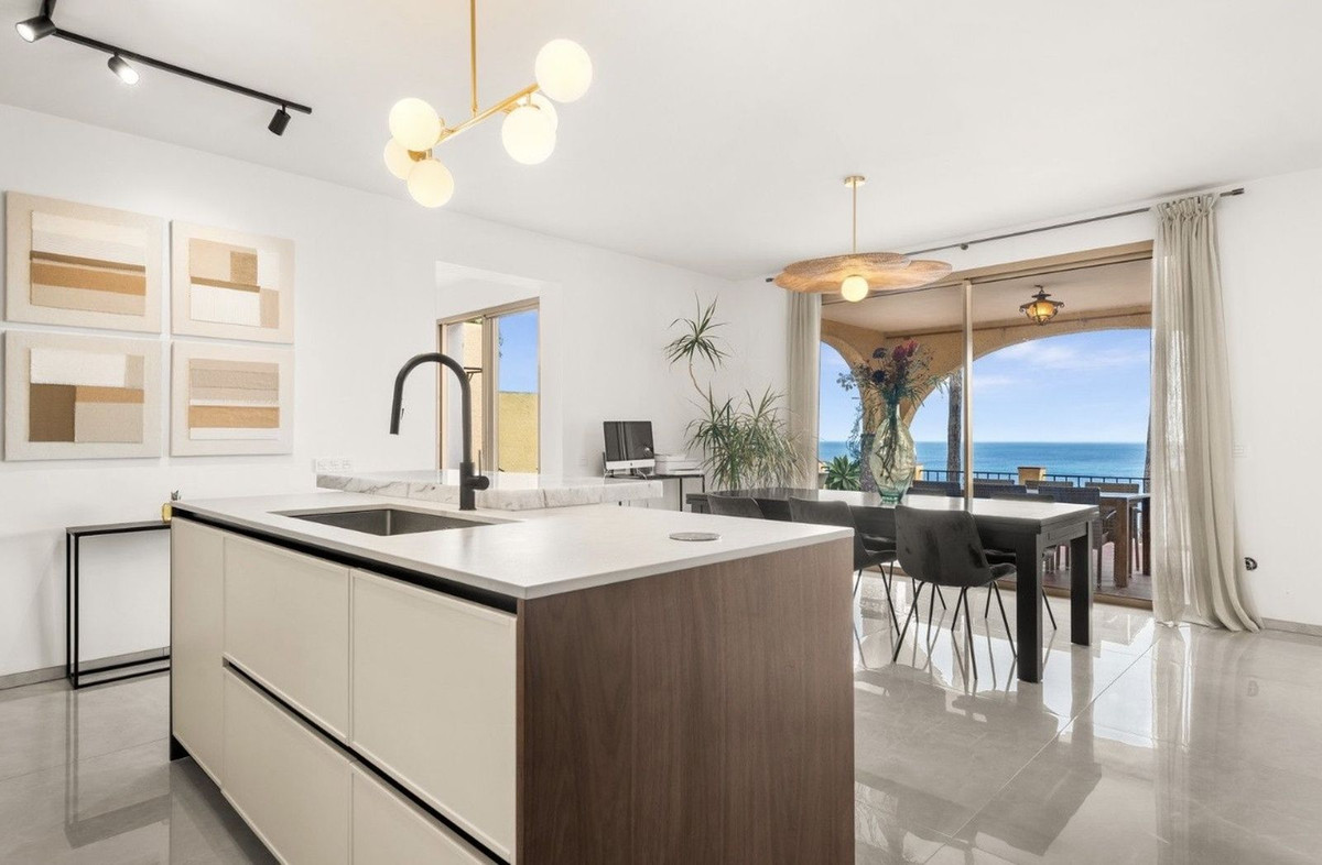 7 Bedroom Villa for Sale in Estepona — view 14