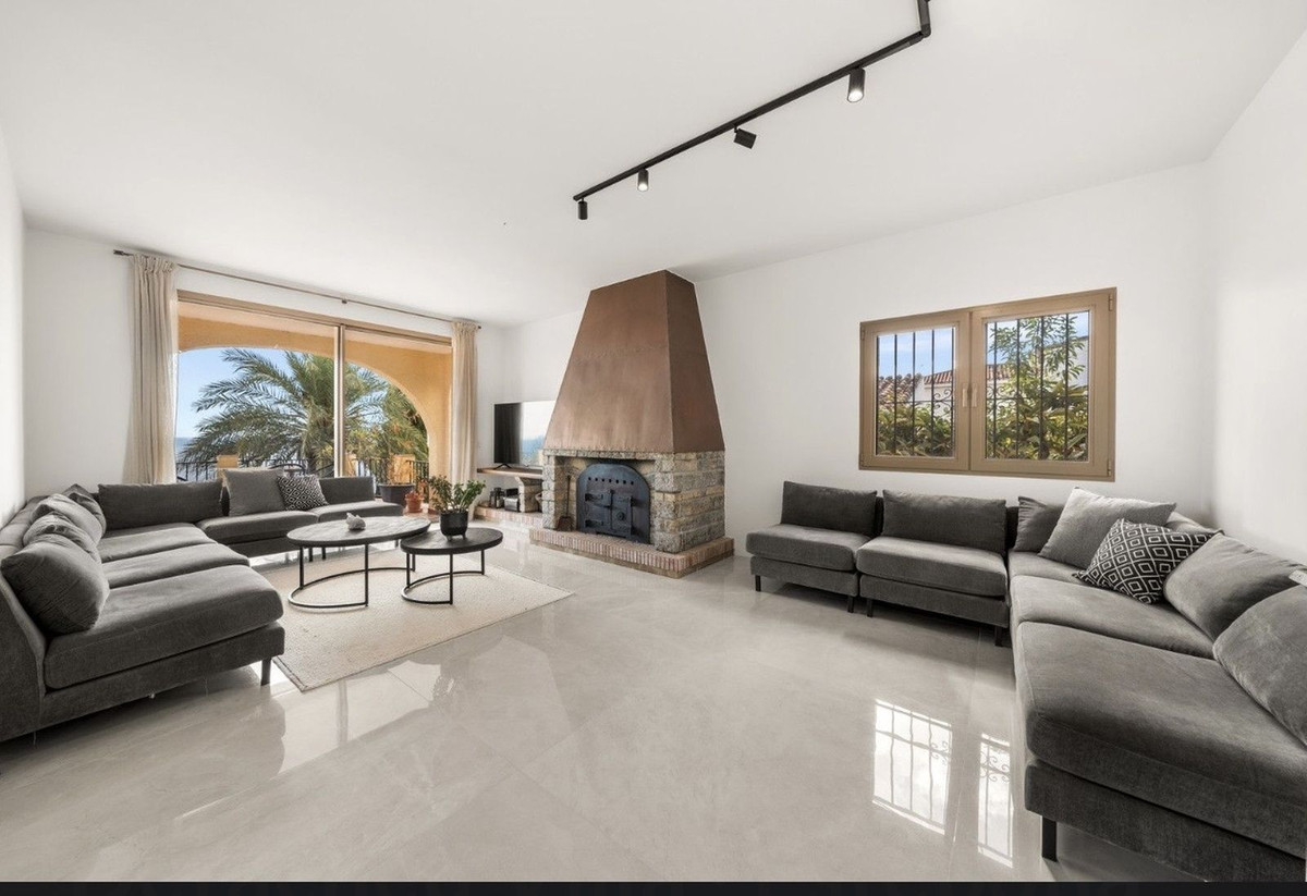 7 Bedroom Villa for Sale in Estepona — view 17