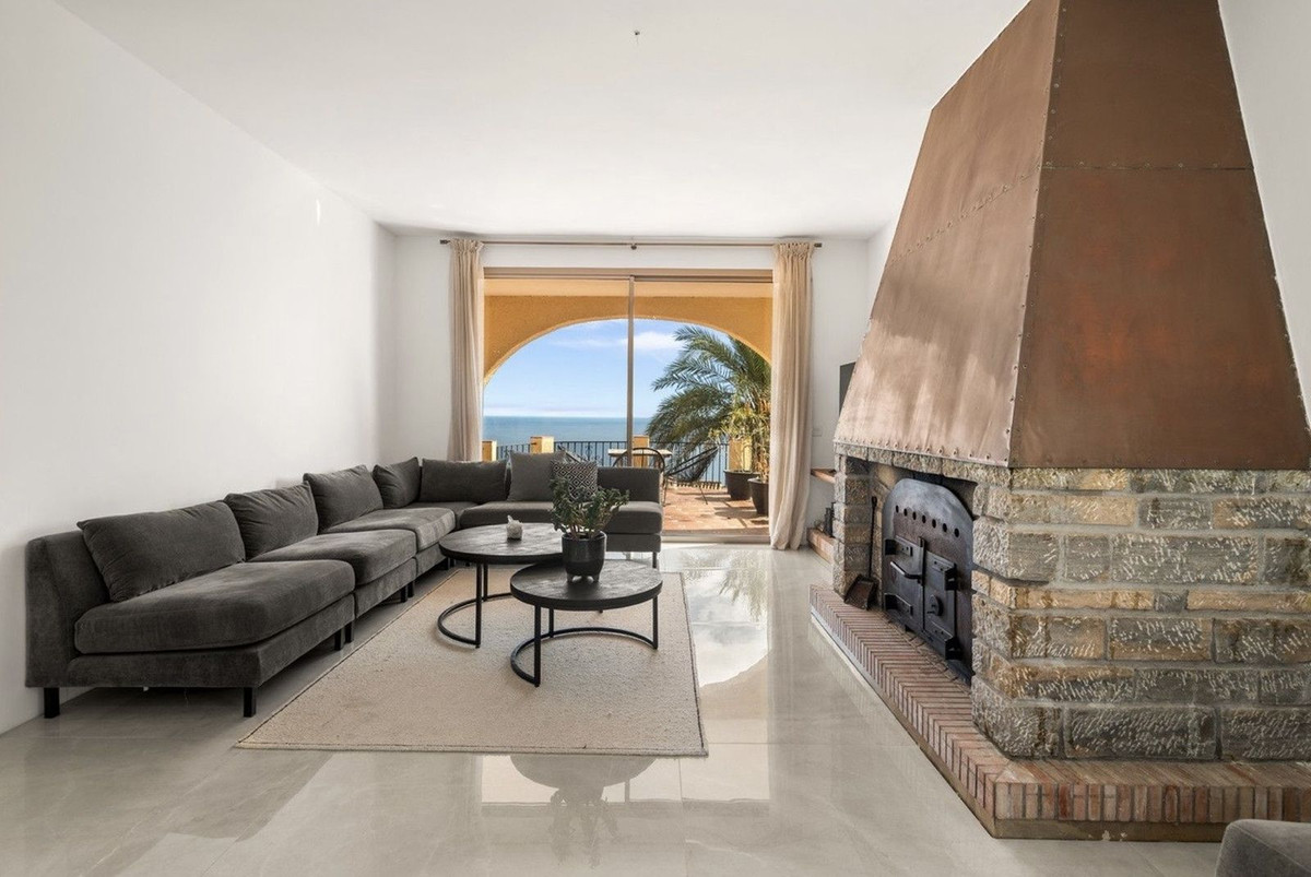 7 Bedroom Villa for Sale in Estepona — view 18