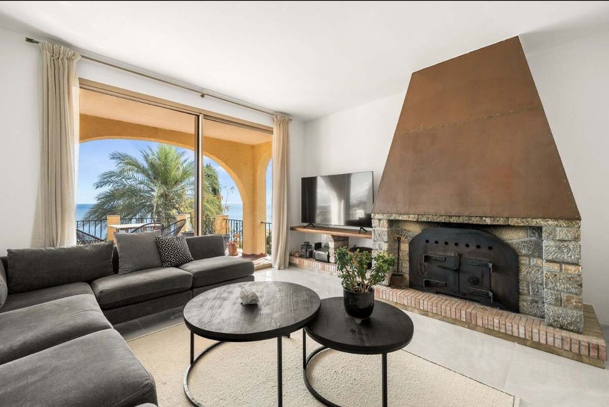 7 Bedroom Villa for Sale in Estepona — view 19
