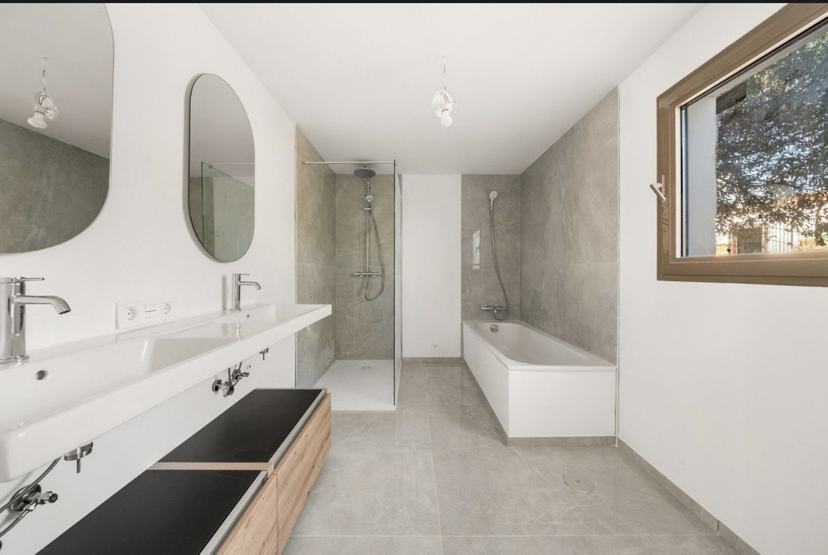 7 Bedroom Villa for Sale in Estepona — view 20