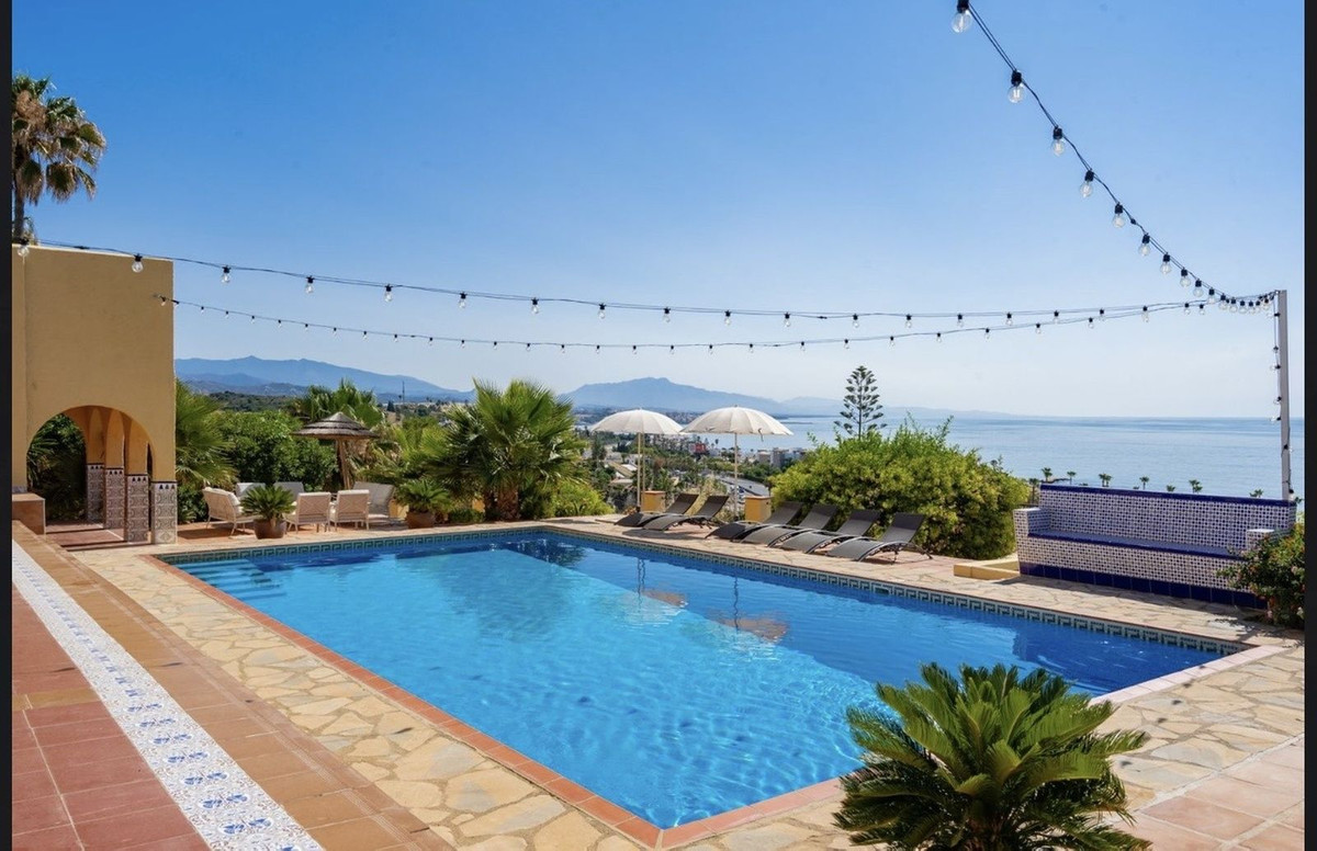 7 Bedroom Villa for Sale in Estepona — 3
