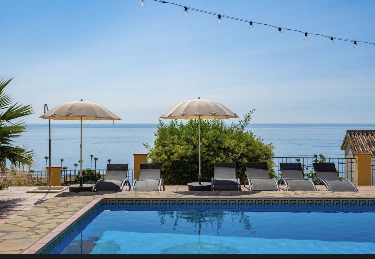 7 Bedroom Villa for Sale in Estepona — 4
