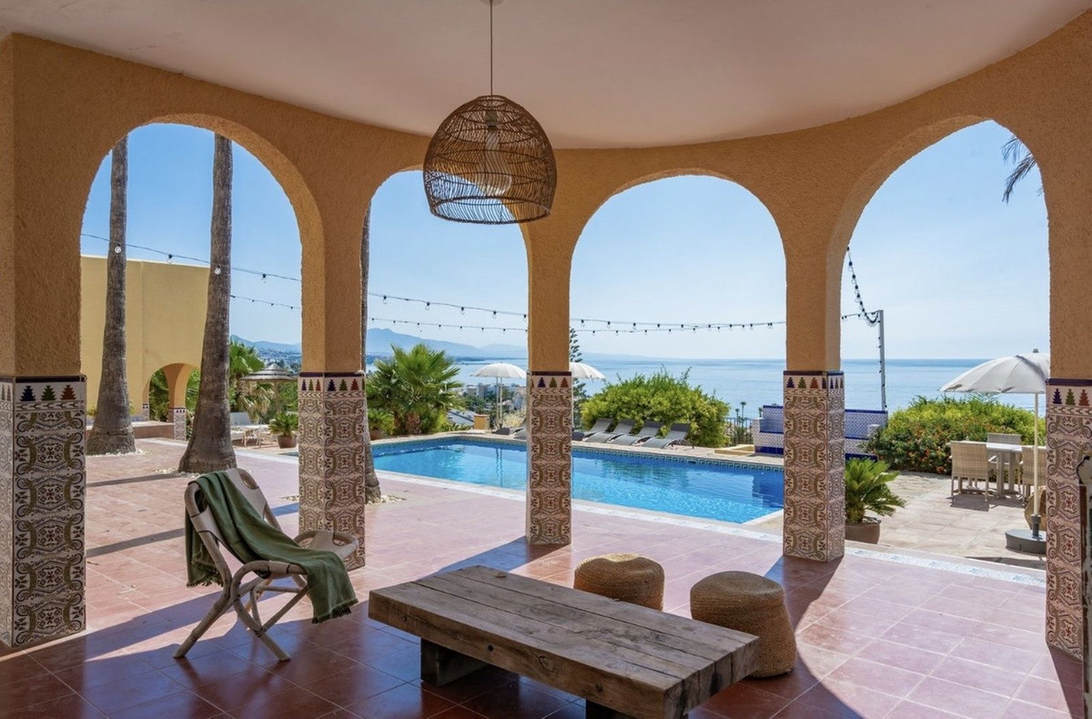 7 Bedroom Villa for Sale in Estepona — 5