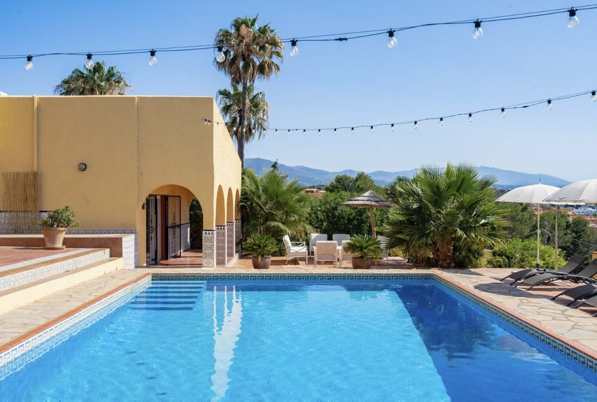7 Bedroom Villa for Sale in Estepona — 6