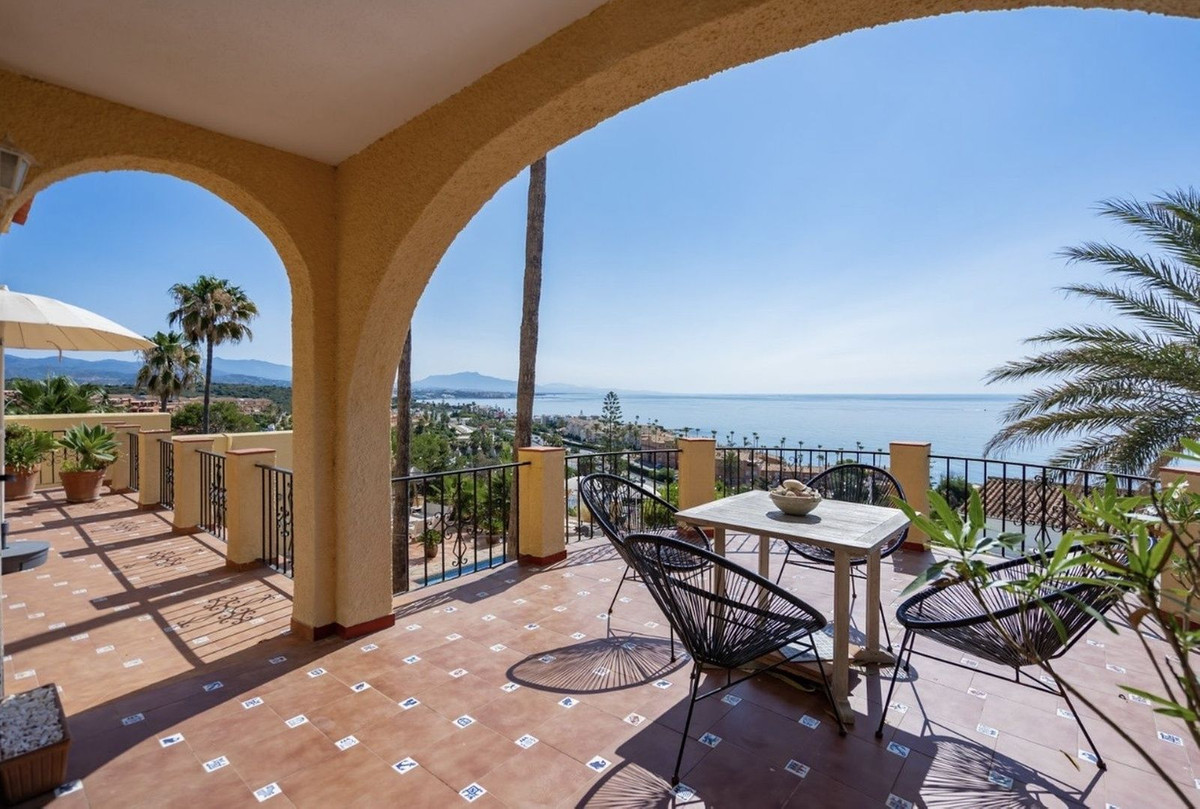 7 Bedroom Villa for Sale in Estepona — view 10