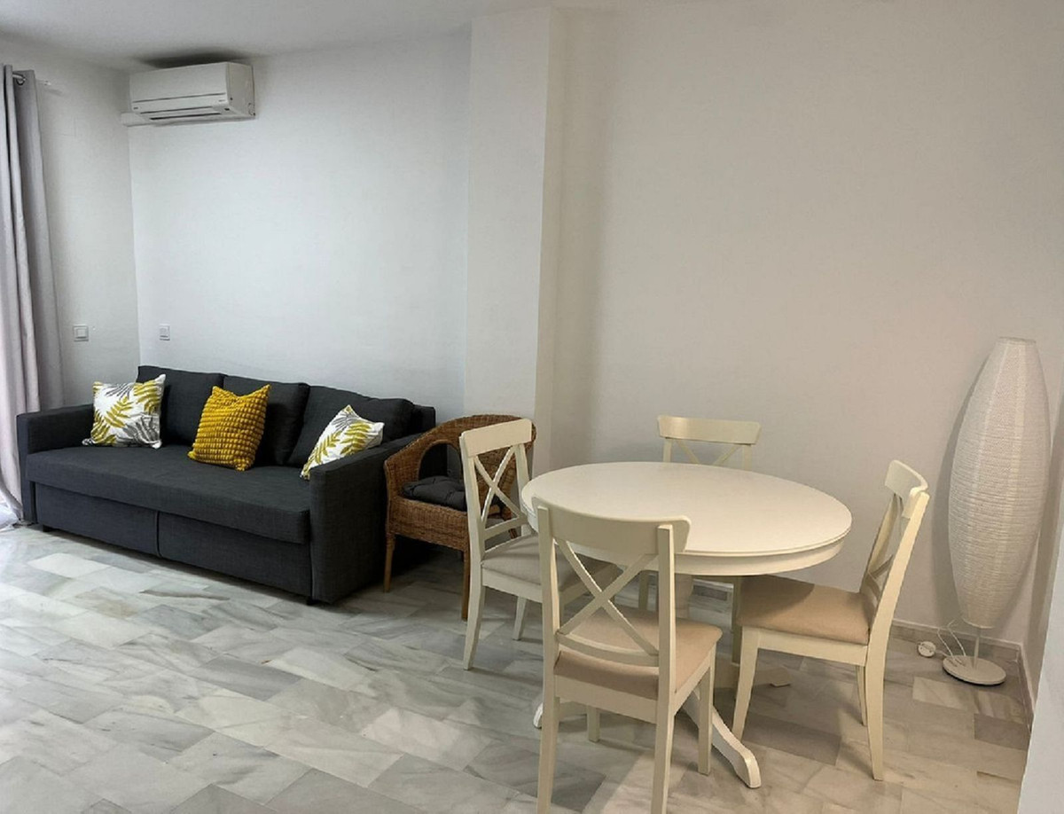 3 Bedroom Apartment for Sale in Guadalmina Baja — 2