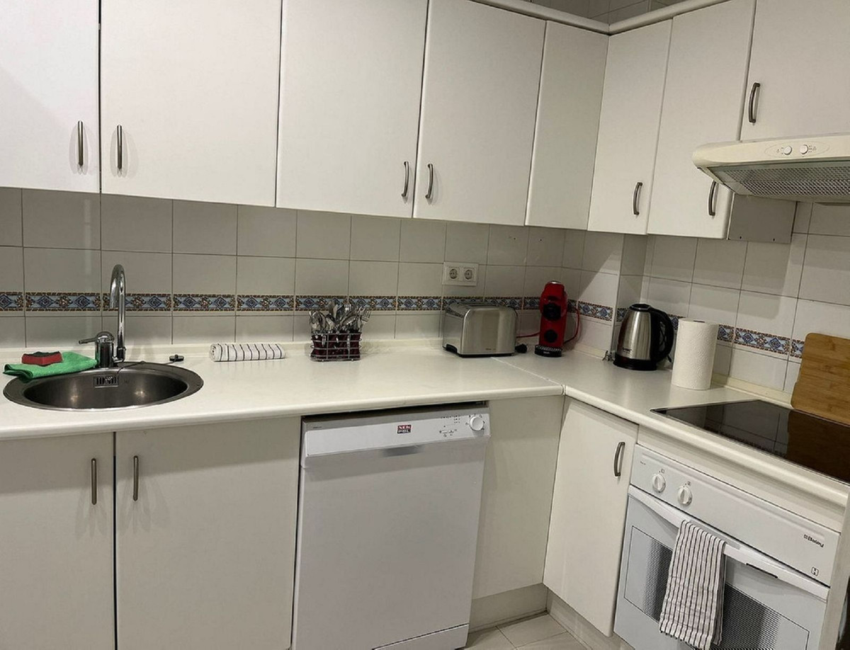 3 Bedroom Apartment for Sale in Guadalmina Baja — 5